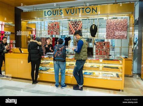 louis vuitton outlet paris|paris outlet stores list.